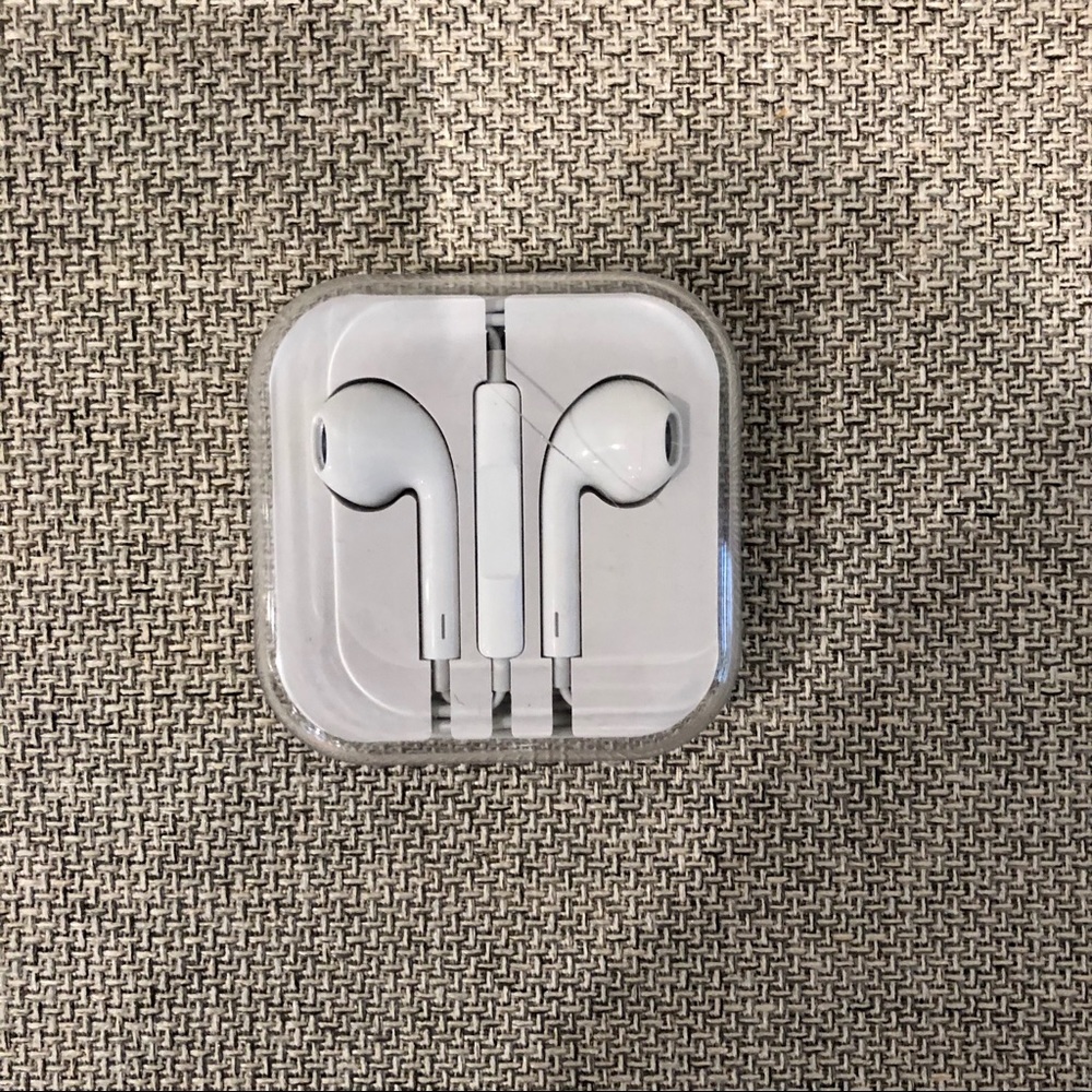 Apple earphones